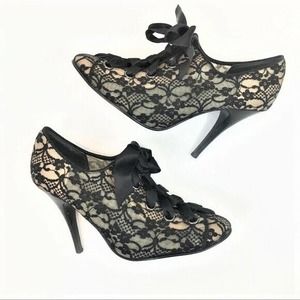 Beverly Feldman Women's Nude and Black Lace Shoes Size 7.5